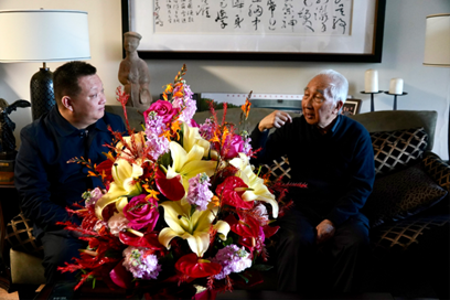 中国美协看望慰问靳尚谊先生